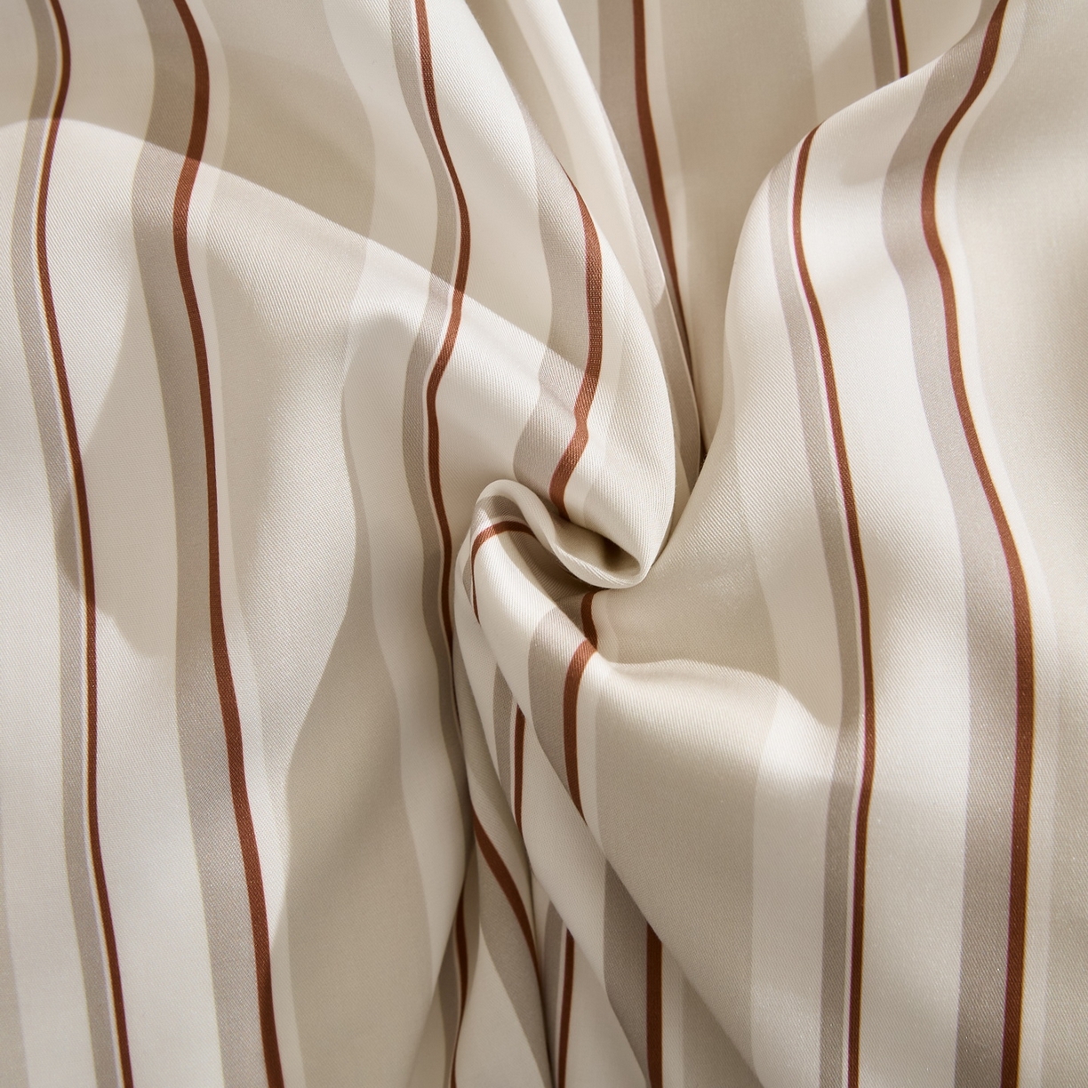 91家纺网 家纺一手货源 找家纺 慕晨 2026新款天丝莱赛尔数码印加绣花高级简奢丝滑丝绸卡通款被套四件套 甜猫