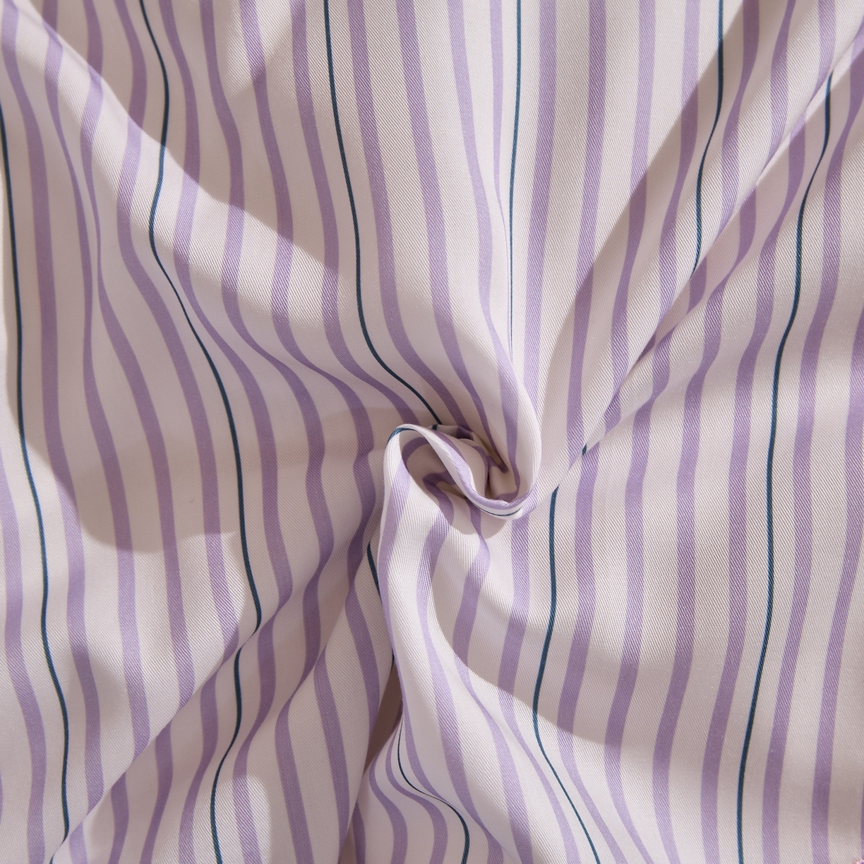 91家纺网 家纺一手货源 找家纺 慕晨 2026新款天丝莱赛尔数码印加绣花高级简奢丝滑丝绸卡通款被套四件套 彩蝶