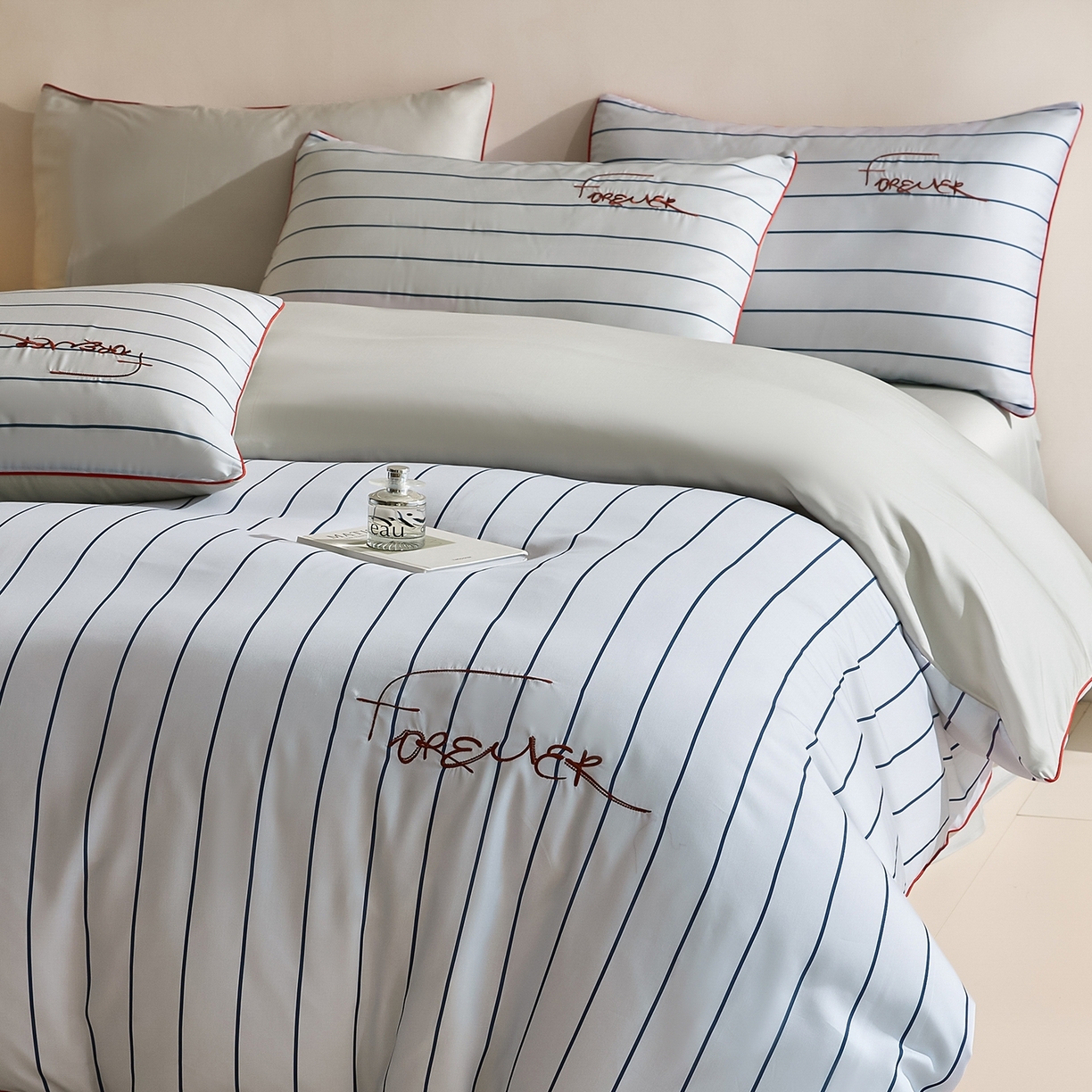 91家纺网 家纺一手货源 找家纺 慕晨 2026新款天丝莱赛尔数码印加绣花高级简奢丝滑丝绸卡通款被套四件套 永恒