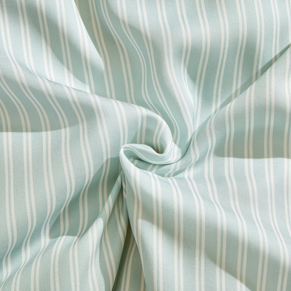 91家纺网 家纺一手货源 找家纺 慕晨 2026新款天丝莱赛尔数码印加绣花高级简奢丝滑丝绸卡通款被套四件套 球仔