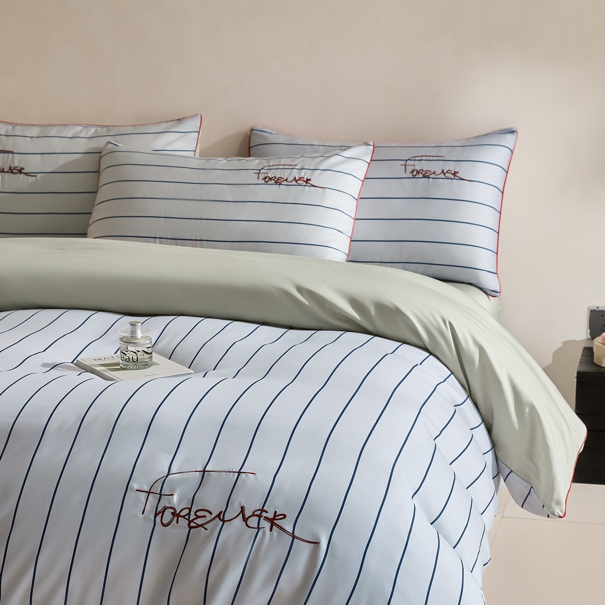 91家纺网 家纺一手货源 找家纺 慕晨 2026新款天丝莱赛尔数码印加绣花高级简奢丝滑丝绸卡通款被套四件套 永恒