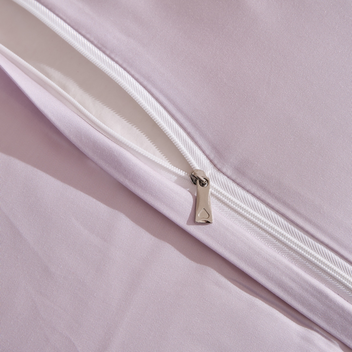 91家纺网 家纺一手货源 找家纺 慕晨 2026新款天丝莱赛尔数码印加绣花高级简奢丝滑丝绸卡通款被套四件套 彩蝶