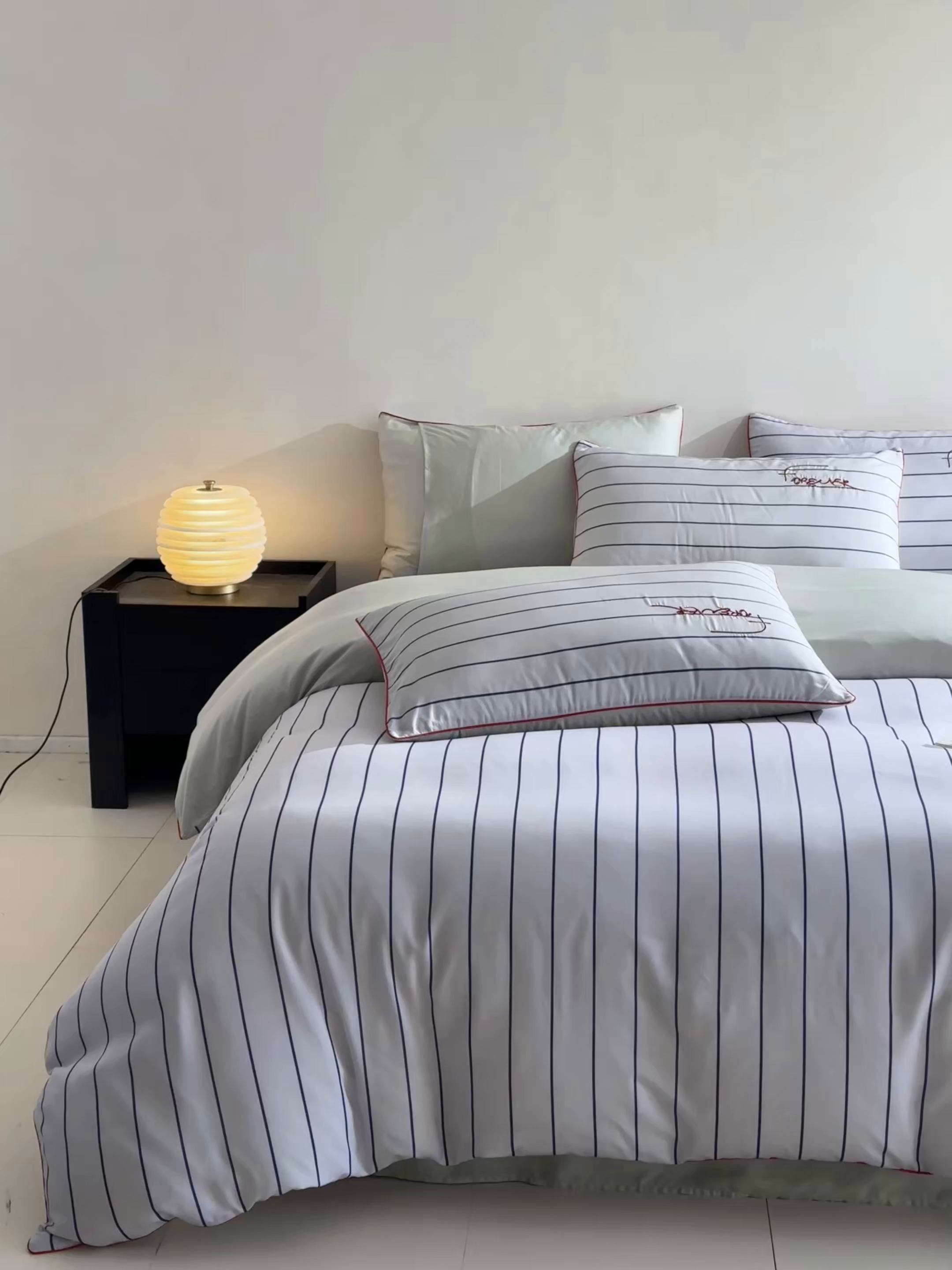 91家纺网 家纺一手货源 找家纺 慕晨 2026新款天丝莱赛尔数码印加绣花高级简奢丝滑丝绸卡通款被套四件套 永恒