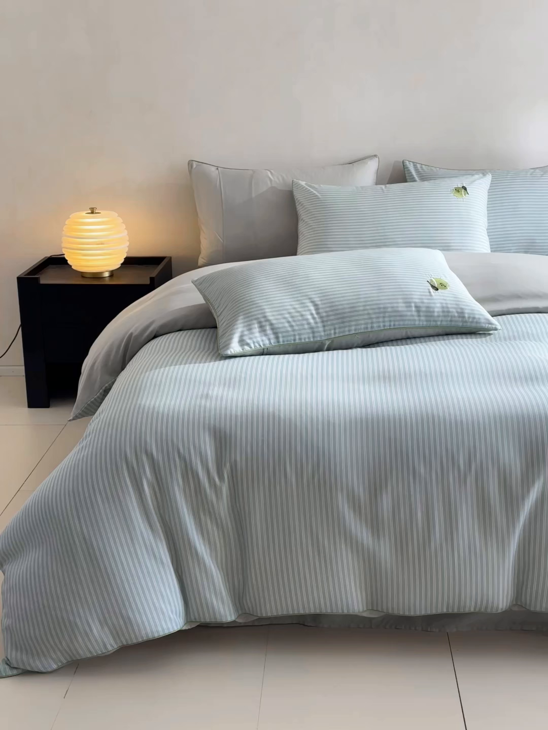 91家纺网 家纺一手货源 找家纺 慕晨 2026新款天丝莱赛尔数码印加绣花高级简奢丝滑丝绸卡通款被套四件套 球仔