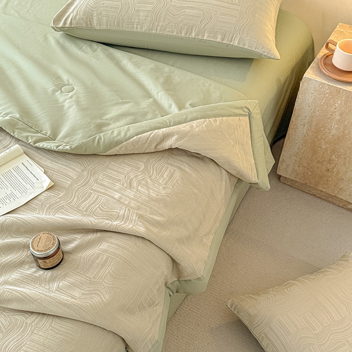 91家纺网 家纺一手货源 找家纺 一加一 2026新款全棉纯棉三层纱色织提花大豆夏被四件套-云棉肌理 幻纤影（浅茶色）