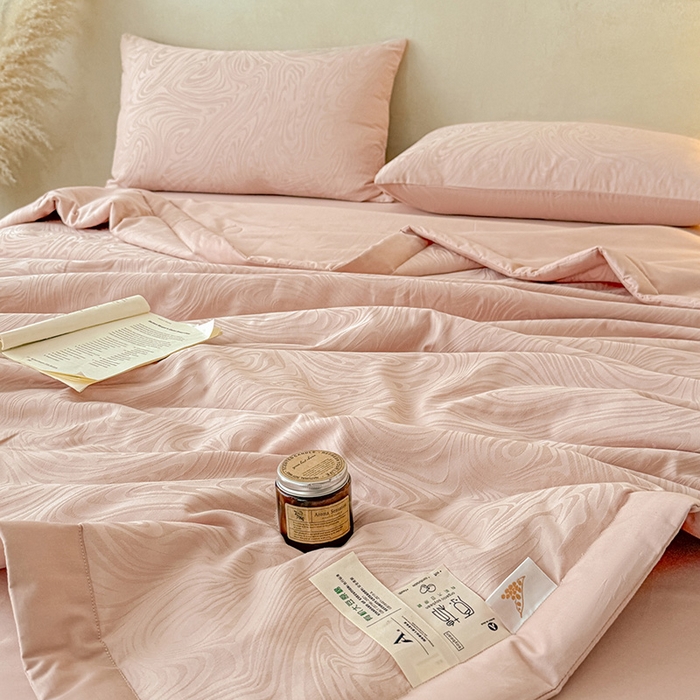 91家纺网 家纺一手货源 找家纺 一加一 2026新款全棉纯棉三层纱色织提花大豆夏被四件套-云棉肌理 凯迪娜（粉金）