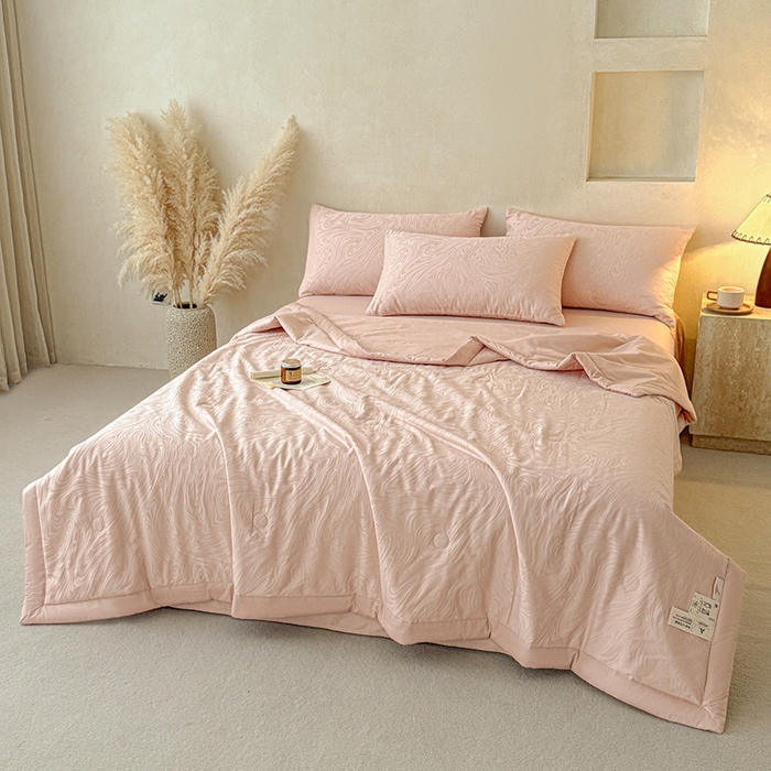 91家纺网 家纺一手货源 找家纺 一加一 2026新款全棉纯棉三层纱色织提花大豆夏被四件套-云棉肌理 凯迪娜（粉金）