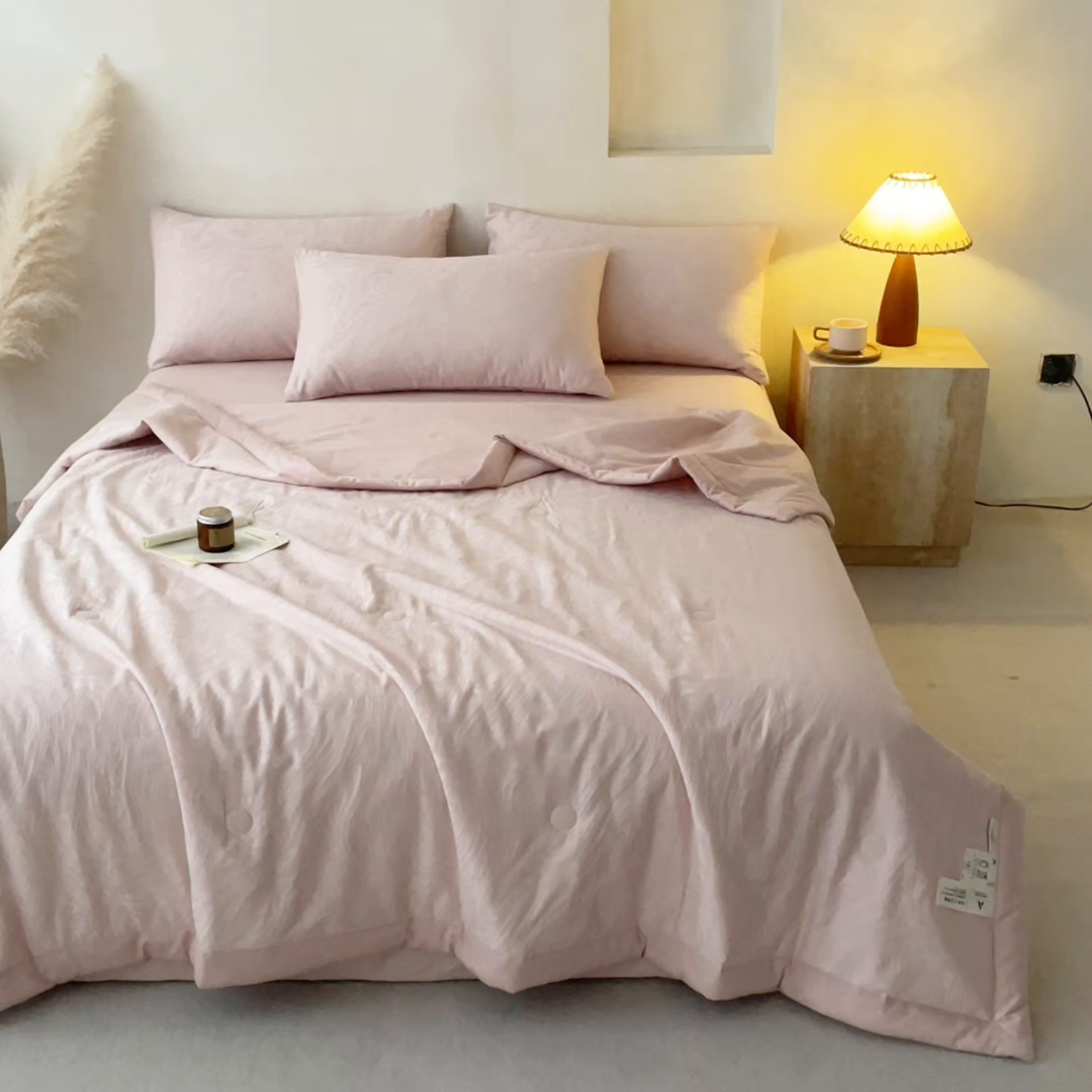 91家纺网 家纺一手货源 找家纺 一加一 2026新款全棉纯棉三层纱色织提花大豆夏被四件套-云棉肌理 凯迪娜（粉金）