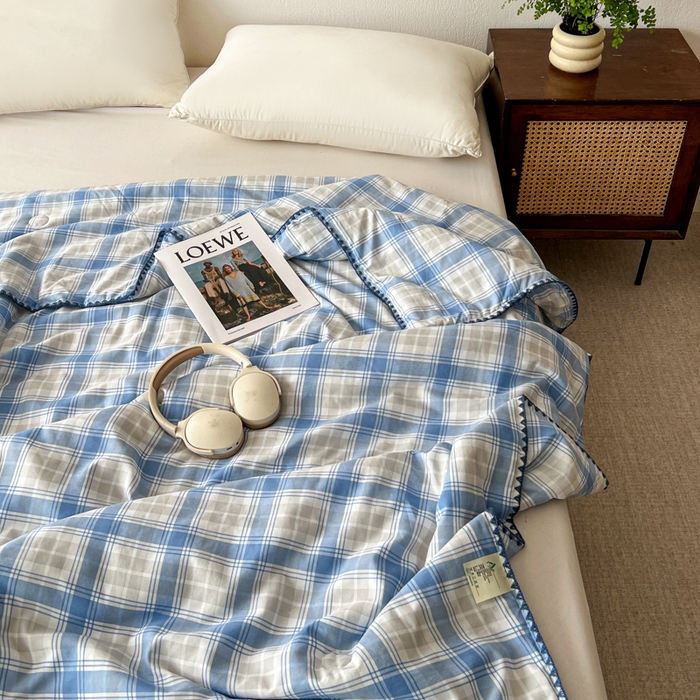 91家纺网 家纺一手货源 找家纺 逸林家纺2026新款水洗棉夏被无印风格子夏被空调被贝壳绣系列学生单/双人夏被 遇见蓝