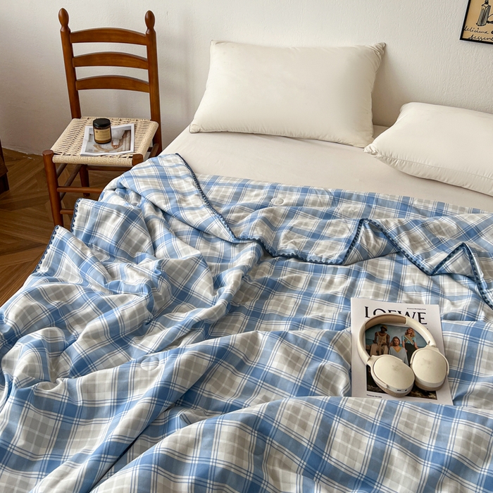 91家纺网 家纺一手货源 找家纺 逸林家纺2026新款水洗棉夏被无印风格子夏被空调被贝壳绣系列学生单/双人夏被 遇见蓝