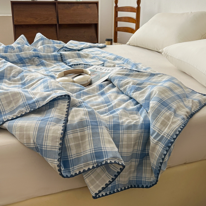 91家纺网 家纺一手货源 找家纺 逸林家纺2026新款水洗棉夏被无印风格子夏被空调被贝壳绣系列学生单/双人夏被 遇见蓝