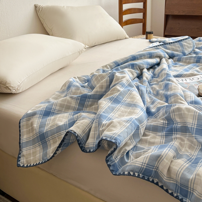 91家纺网 家纺一手货源 找家纺 逸林家纺2026新款水洗棉夏被无印风格子夏被空调被贝壳绣系列学生单/双人夏被 遇见蓝