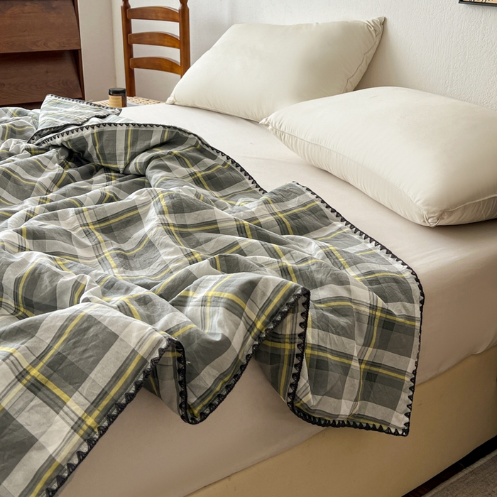 91家纺网 家纺一手货源 找家纺 逸林家纺2026新款水洗棉夏被无印风格子夏被空调被贝壳绣系列学生单/双人夏被 雅格-灰