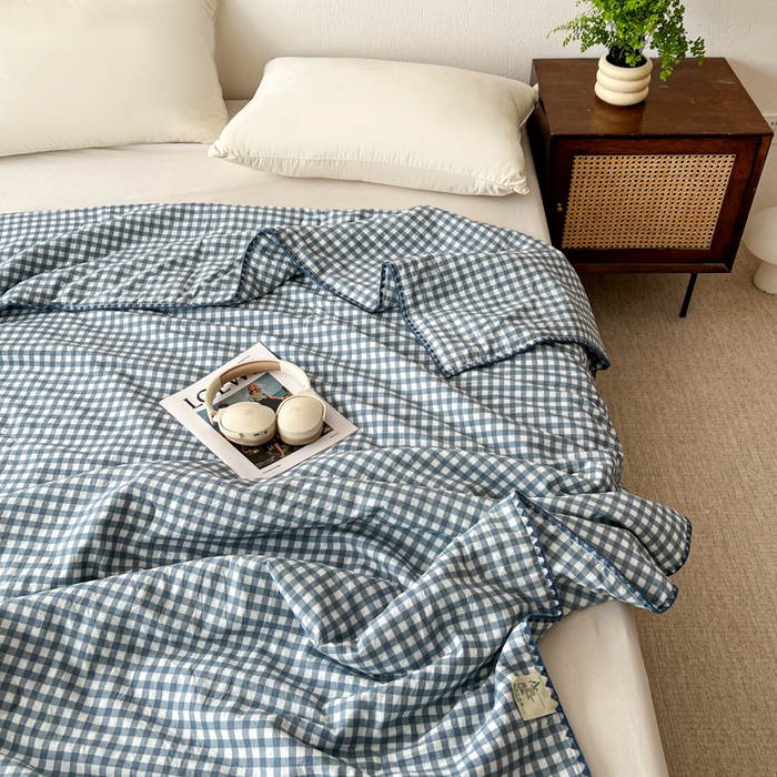 91家纺网 家纺一手货源 找家纺 逸林家纺2026新款水洗棉夏被无印风格子夏被空调被贝壳绣系列学生单/双人夏被 蓝小格