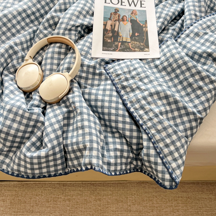 91家纺网 家纺一手货源 找家纺 逸林家纺2026新款水洗棉夏被无印风格子夏被空调被贝壳绣系列学生单/双人夏被 蓝小格