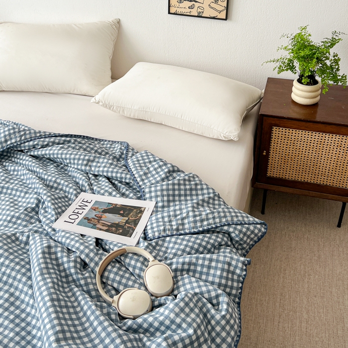 91家纺网 家纺一手货源 找家纺 逸林家纺2026新款水洗棉夏被无印风格子夏被空调被贝壳绣系列学生单/双人夏被 蓝小格