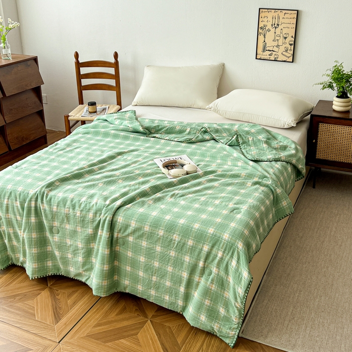 91家纺网 家纺一手货源 找家纺 逸林家纺2026新款水洗棉夏被无印风格子夏被空调被贝壳绣系列学生单/双人夏被 彩绿格
