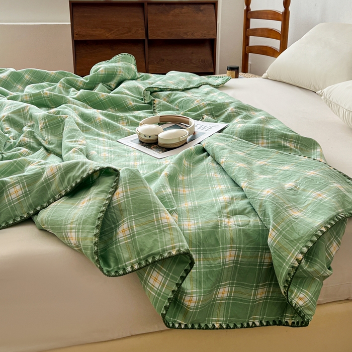 91家纺网 家纺一手货源 找家纺 逸林家纺2026新款水洗棉夏被无印风格子夏被空调被贝壳绣系列学生单/双人夏被 彩绿格