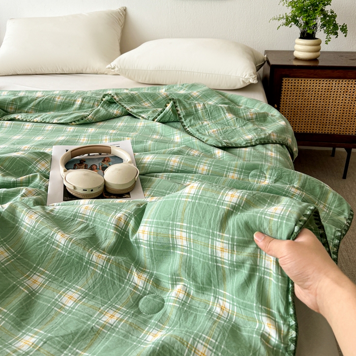 91家纺网 家纺一手货源 找家纺 逸林家纺2026新款水洗棉夏被无印风格子夏被空调被贝壳绣系列学生单/双人夏被 彩绿格