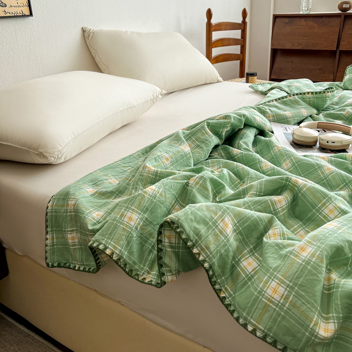 91家纺网 家纺一手货源 找家纺 逸林家纺2026新款水洗棉夏被无印风格子夏被空调被贝壳绣系列学生单/双人夏被 彩绿格