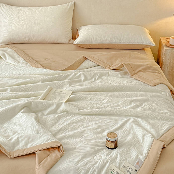 91家纺网 家纺一手货源 找家纺 一加一 2026新款全棉纯棉三层纱色织提花大豆夏被四件套-云棉肌理 凯迪娜（米白）