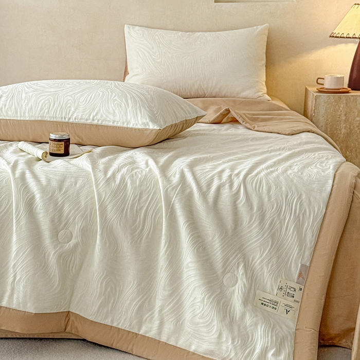 91家纺网 家纺一手货源 找家纺 一加一 2026新款全棉纯棉三层纱色织提花大豆夏被四件套-云棉肌理 凯迪娜（米白）