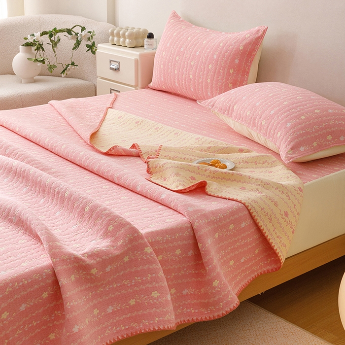 91家纺网 家纺一手货源 找家纺 悦然毛巾被 2026新款三层纱全棉纱布毛巾被盖毯夏被床单夏凉被空调被 空境粉