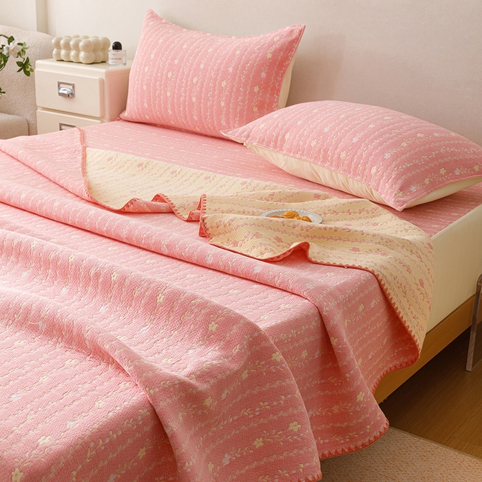 91家纺网 家纺一手货源 找家纺 悦然毛巾被 2026新款三层纱全棉纱布毛巾被盖毯夏被床单夏凉被空调被 空境粉