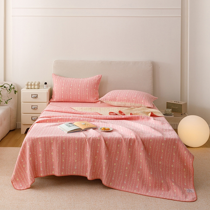 91家纺网 家纺一手货源 找家纺 悦然毛巾被 2026新款三层纱全棉纱布毛巾被盖毯夏被床单夏凉被空调被 空境粉