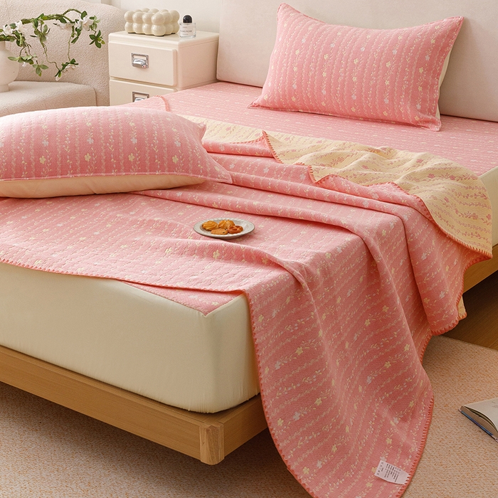 91家纺网 家纺一手货源 找家纺 悦然毛巾被 2026新款三层纱全棉纱布毛巾被盖毯夏被床单夏凉被空调被 空境粉