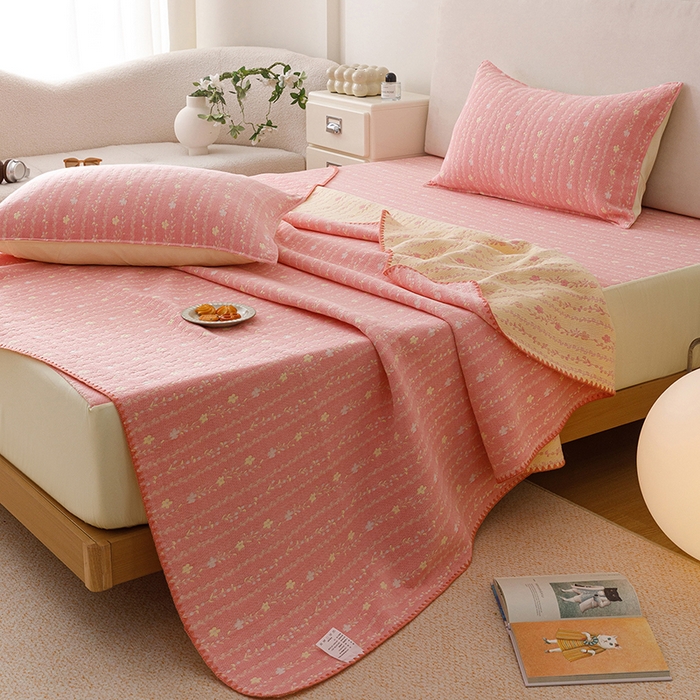 91家纺网 家纺一手货源 找家纺 悦然毛巾被 2026新款三层纱全棉纱布毛巾被盖毯夏被床单夏凉被空调被 空境粉