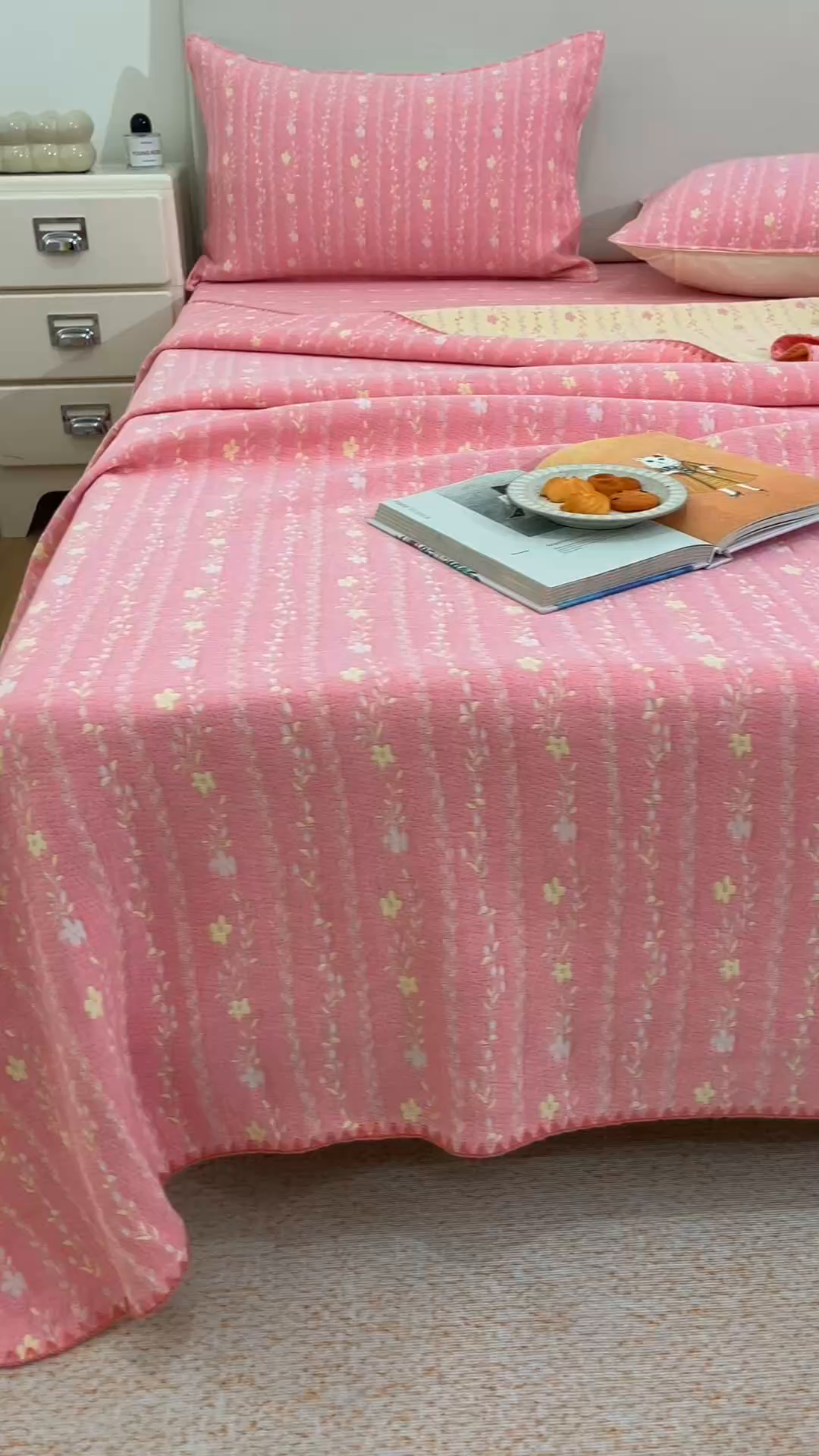 91家纺网 家纺一手货源 找家纺 悦然毛巾被 2026新款三层纱全棉纱布毛巾被盖毯夏被床单夏凉被空调被 空境粉