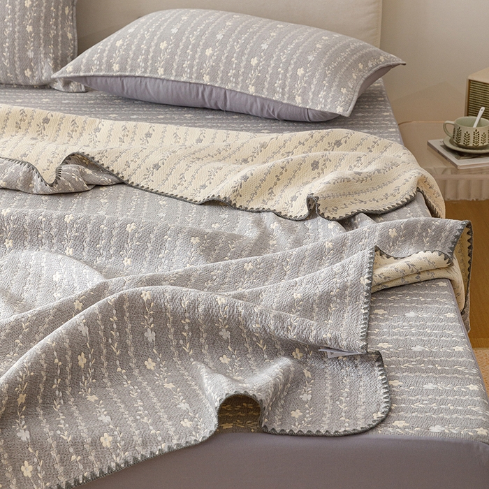 91家纺网 家纺一手货源 找家纺 悦然毛巾被 2026新款三层纱全棉纱布毛巾被盖毯夏被床单夏凉被空调被 空境灰