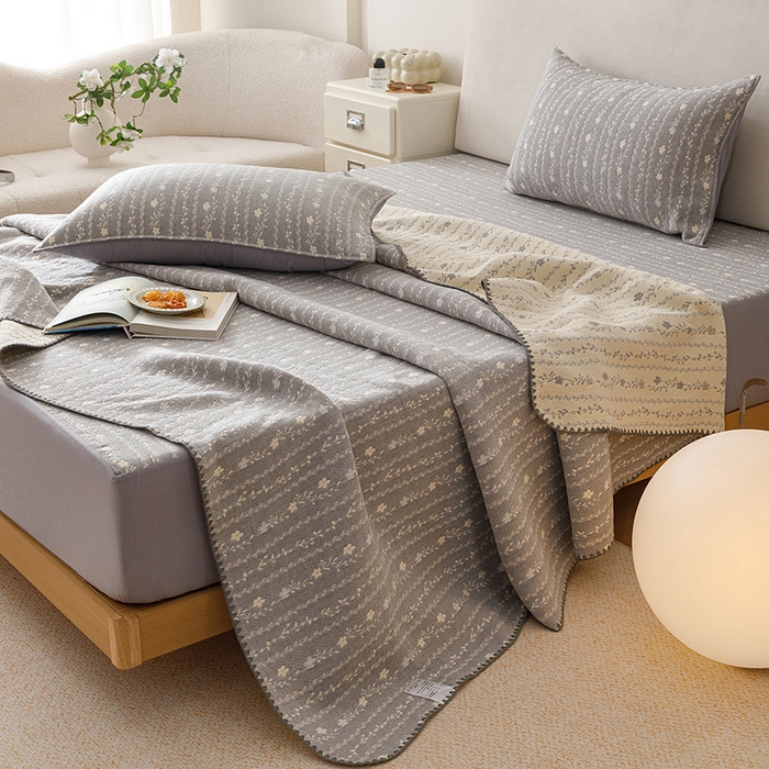 91家纺网 家纺一手货源 找家纺 悦然毛巾被 2026新款三层纱全棉纱布毛巾被盖毯夏被床单夏凉被空调被 空境灰