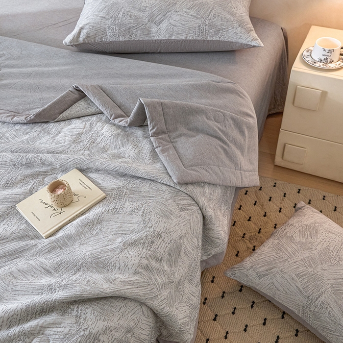 91家纺网 家纺一手货源 找家纺 一加一 2026新款全棉纯棉三层纱色织提花大豆夏被四件套-云棉肌理 凯撒-灰