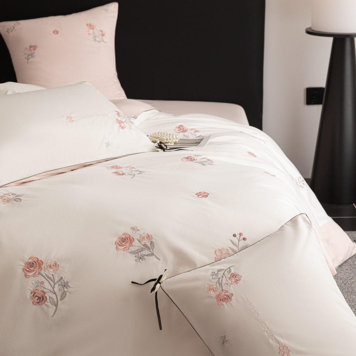 91家纺网 家纺一手货源 找家纺 （总）懒猫家纺 2026新款A类高精密40支【樱花奶芙】全棉刺绣四件套  【带礼盒】