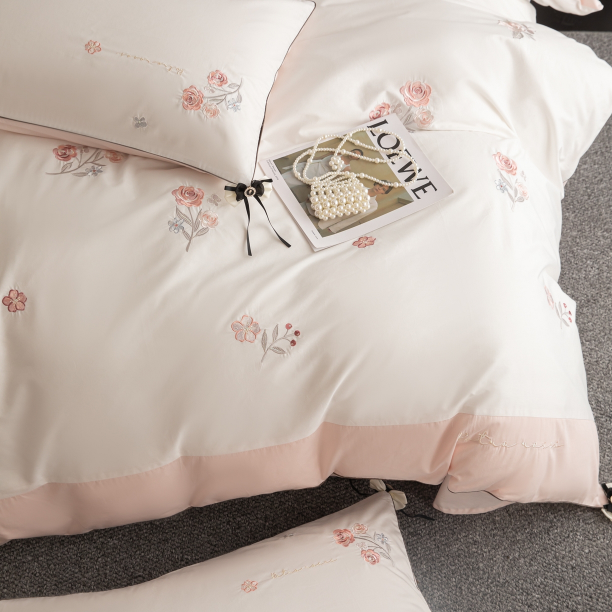 91家纺网 家纺一手货源 找家纺 （总）懒猫家纺 2026新款A类高精密40支【樱花奶芙】全棉刺绣四件套  【带礼盒】