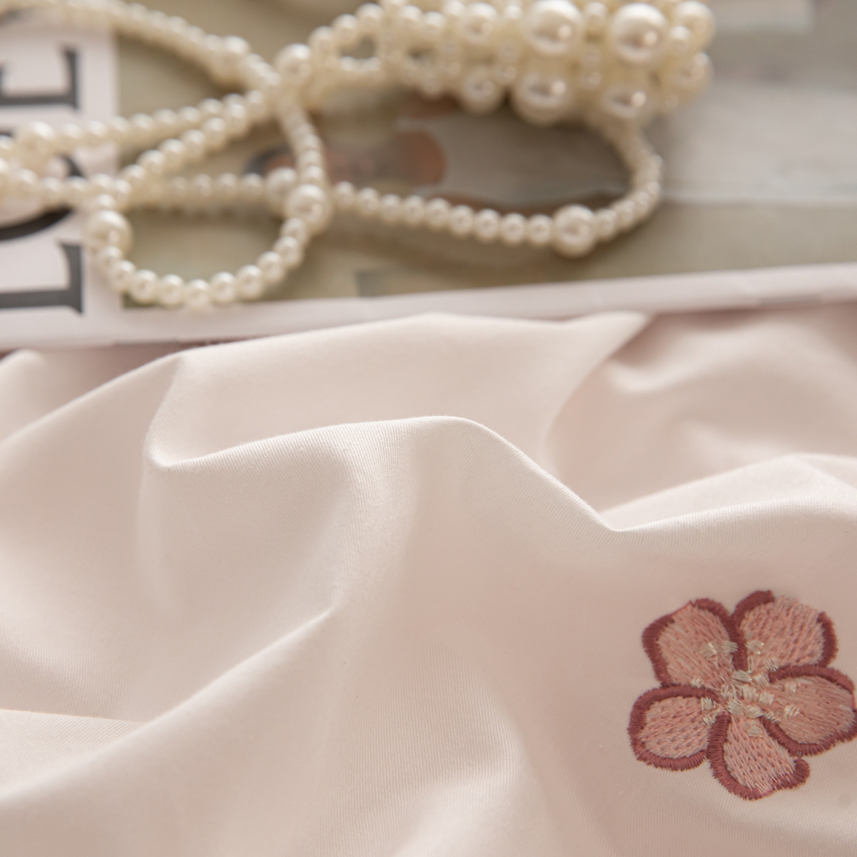 91家纺网 家纺一手货源 找家纺 （总）懒猫家纺 2026新款A类高精密40支【樱花奶芙】全棉刺绣四件套  【带礼盒】