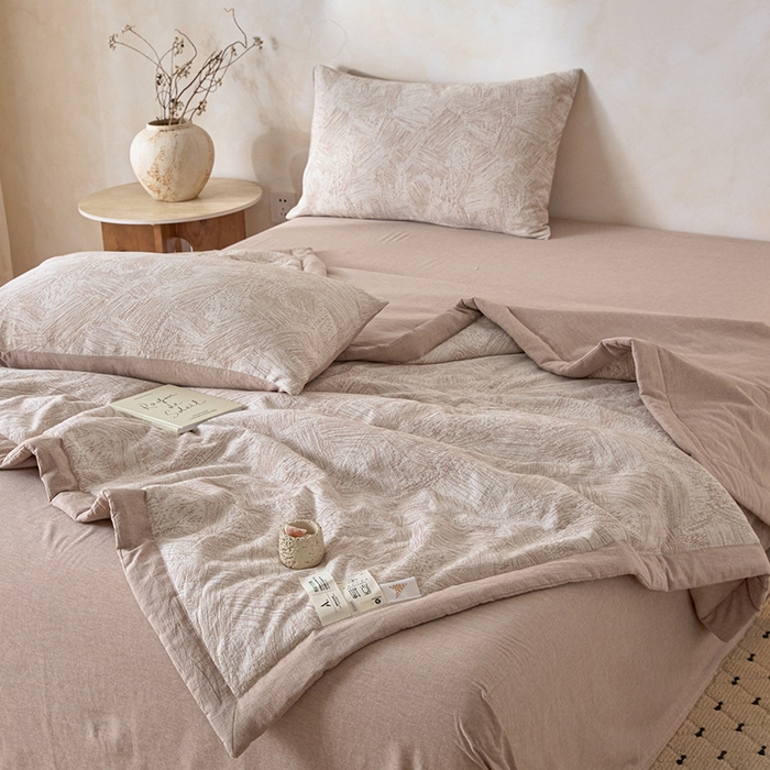 91家纺网 家纺一手货源 找家纺 一加一 2026新款全棉纯棉三层纱色织提花大豆夏被四件套-云棉肌理 凯撒-卡其