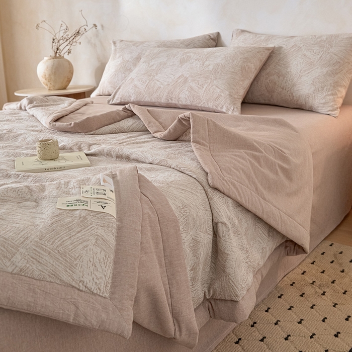 91家纺网 家纺一手货源 找家纺 一加一 2026新款全棉纯棉三层纱色织提花大豆夏被四件套-云棉肌理 凯撒-卡其