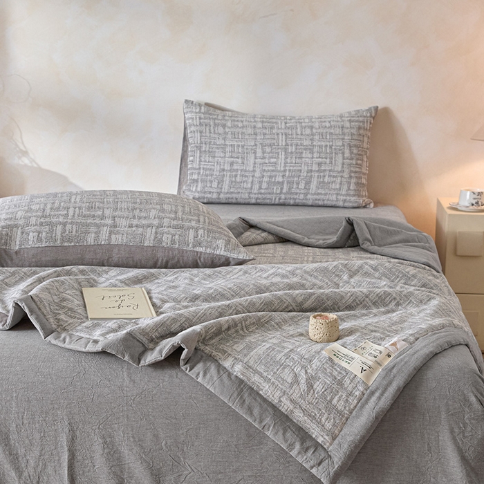 91家纺网 家纺一手货源 找家纺 一加一 2026新款全棉纯棉三层纱色织提花大豆夏被四件套-云棉肌理 凯斯悦-灰