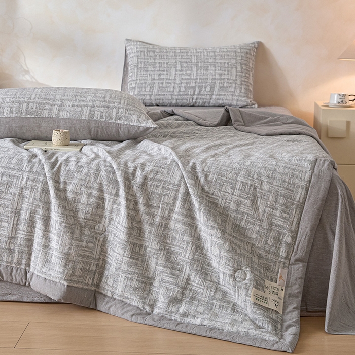 91家纺网 家纺一手货源 找家纺 一加一 2026新款全棉纯棉三层纱色织提花大豆夏被四件套-云棉肌理 凯斯悦-灰