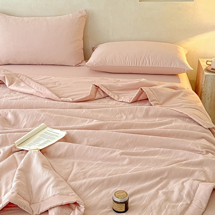 91家纺网 家纺一手货源 找家纺 一加一 2026新款全棉纯棉三层纱色织提花大豆夏被四件套-云棉肌理 佐冉（粉金）