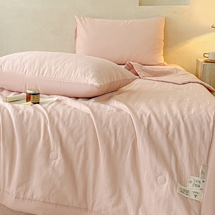 91家纺网 家纺一手货源 找家纺 一加一 2026新款全棉纯棉三层纱色织提花大豆夏被四件套-云棉肌理 佐冉（粉金）