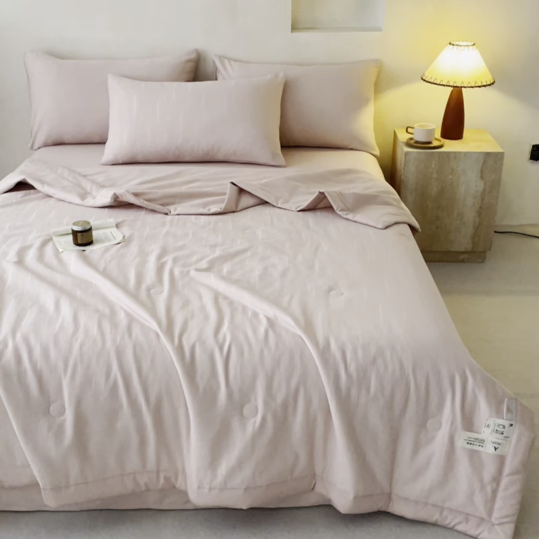 91家纺网 家纺一手货源 找家纺 一加一 2026新款全棉纯棉三层纱色织提花大豆夏被四件套-云棉肌理 佐冉（粉金）