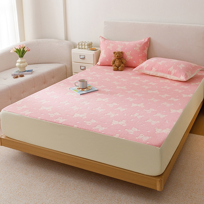 91家纺网 家纺一手货源 找家纺 悦然毛巾被 2026新款水洗三层纱布全棉床笠套件床单夹棉床罩A类单床笠床笠单件 晴粉