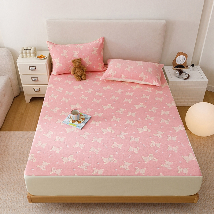 91家纺网 家纺一手货源 找家纺 悦然毛巾被 2026新款水洗三层纱布全棉床笠套件床单夹棉床罩A类单床笠床笠单件 晴粉