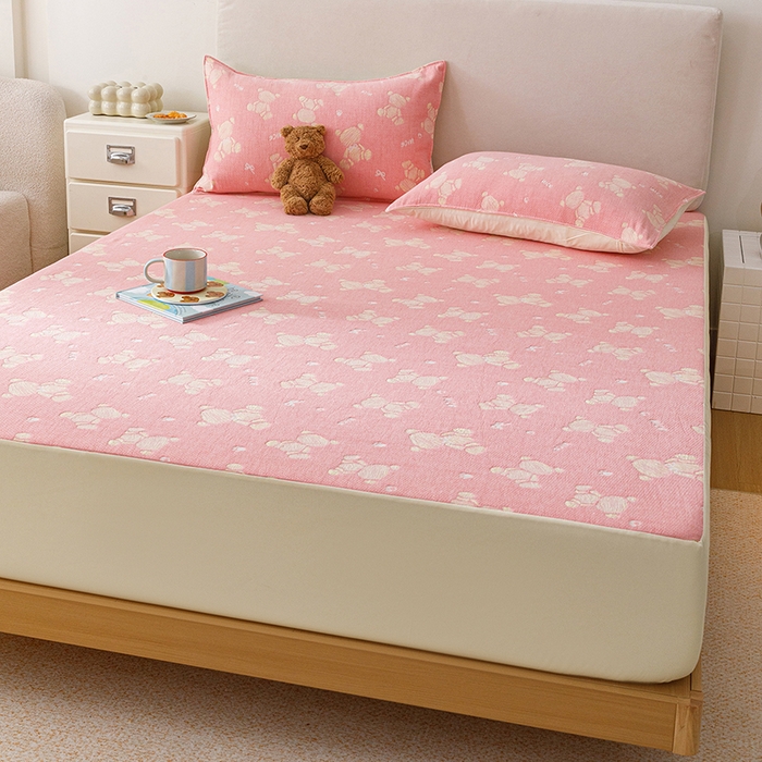 91家纺网 家纺一手货源 找家纺 悦然毛巾被 2026新款水洗三层纱布全棉床笠套件床单夹棉床罩A类单床笠床笠单件 晴粉