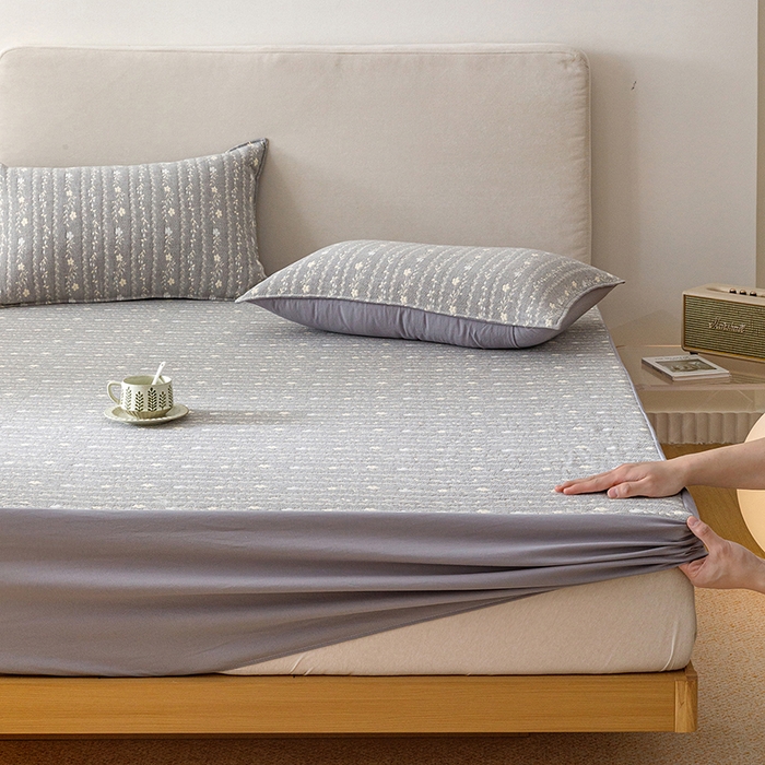 91家纺网 家纺一手货源 找家纺 悦然毛巾被 2026新款水洗三层纱布全棉床笠套件床单夹棉床罩A类单床笠床笠单件 空境灰