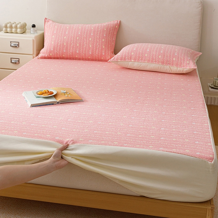 91家纺网 家纺一手货源 找家纺 悦然毛巾被 2026新款水洗三层纱布全棉床笠套件床单夹棉床罩A类单床笠床笠单件 空境粉